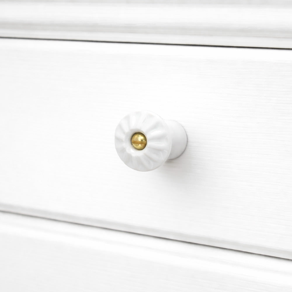 Pleated furniture knob