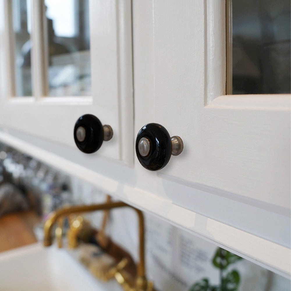 Round porcelain knob with foot