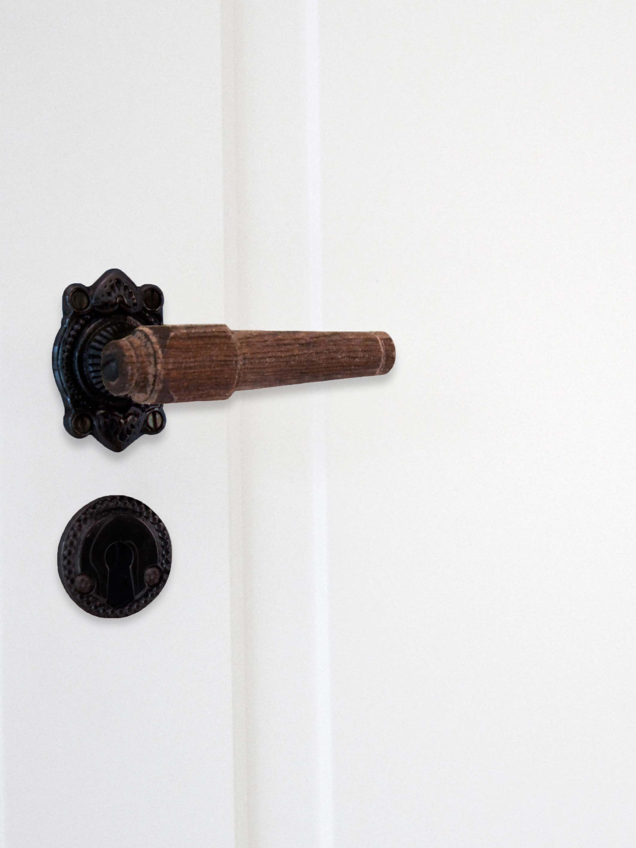 Svankvarns dörrhandtag i rökt ek