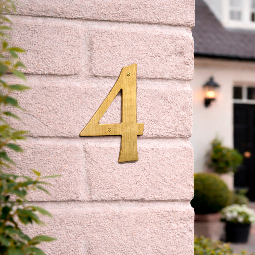 Husnummer 573 0-9 205 mm.