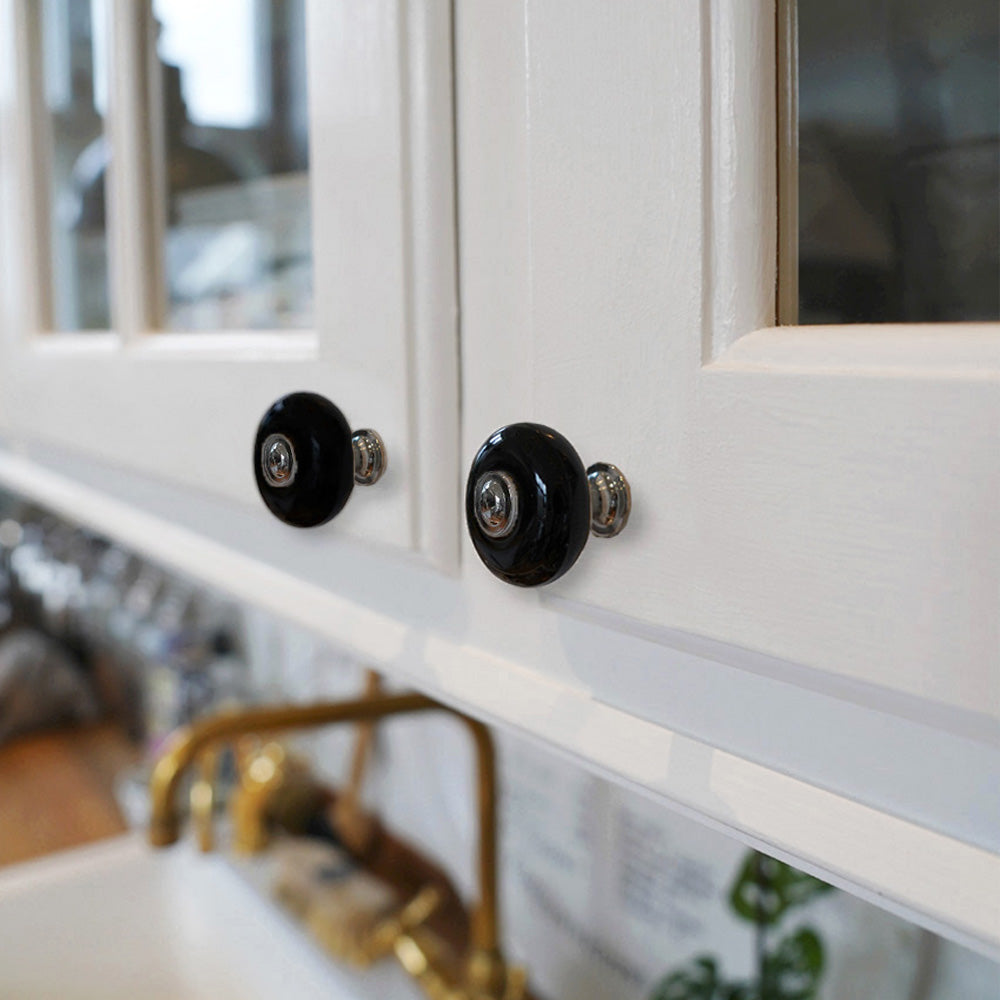 Round porcelain knob with foot 