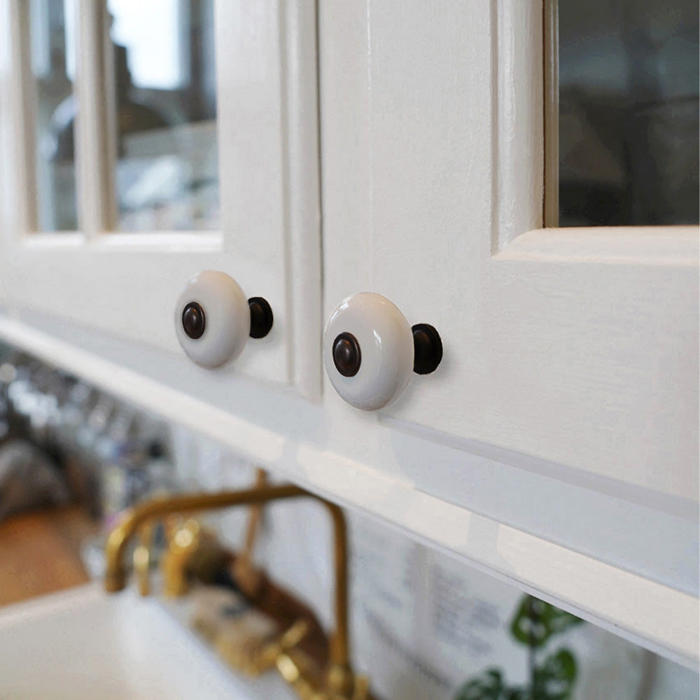 Round porcelain knob with foot 
