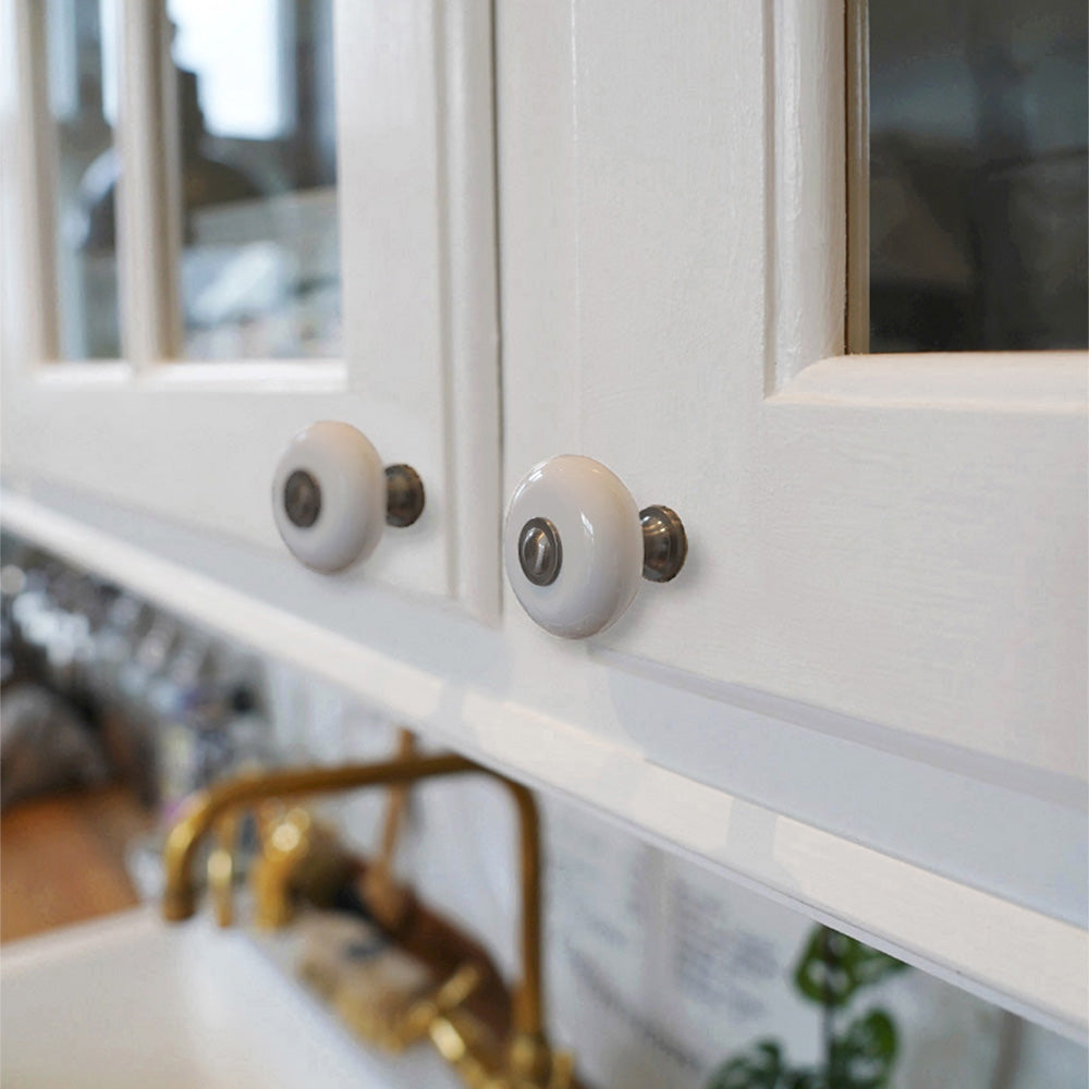 Rund porcelæn knop med fod