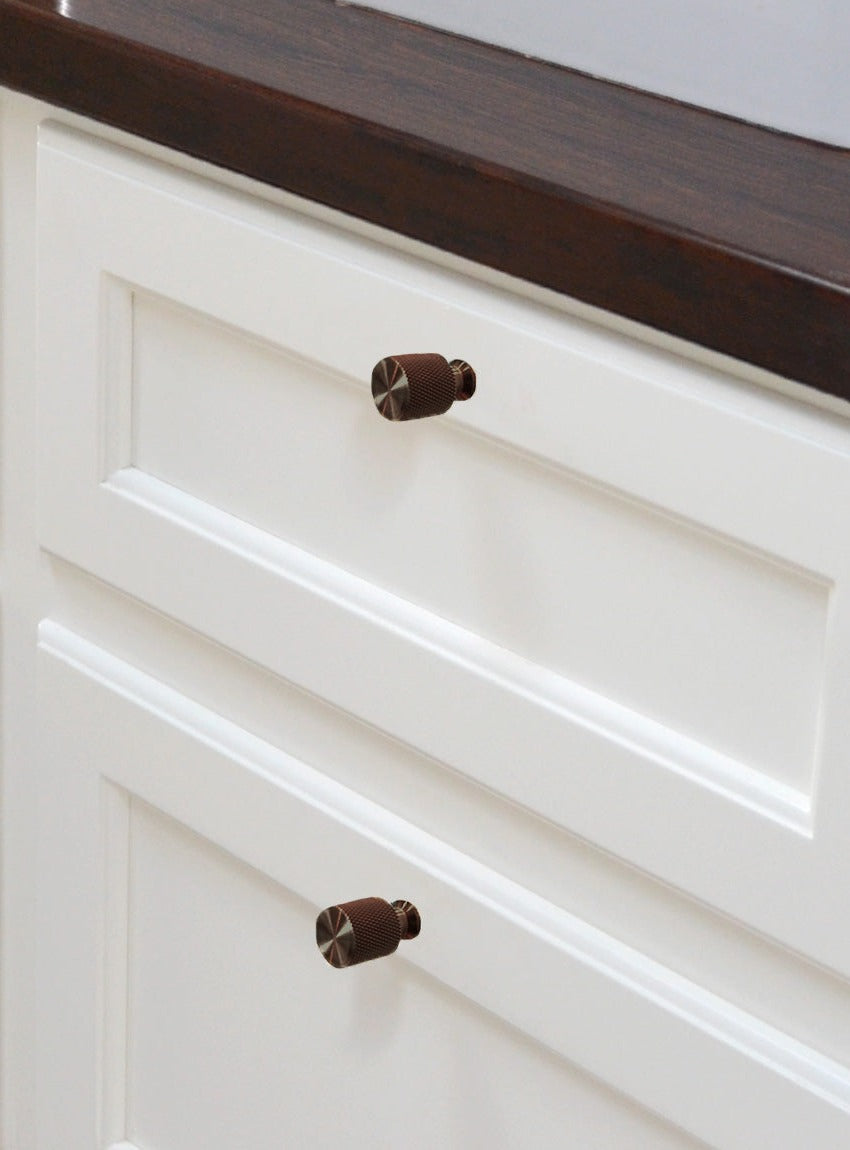 Furniture knob, rouletted, with foot