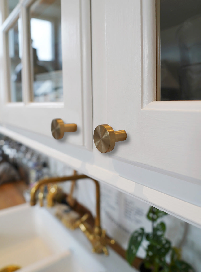 Contemporary knob 