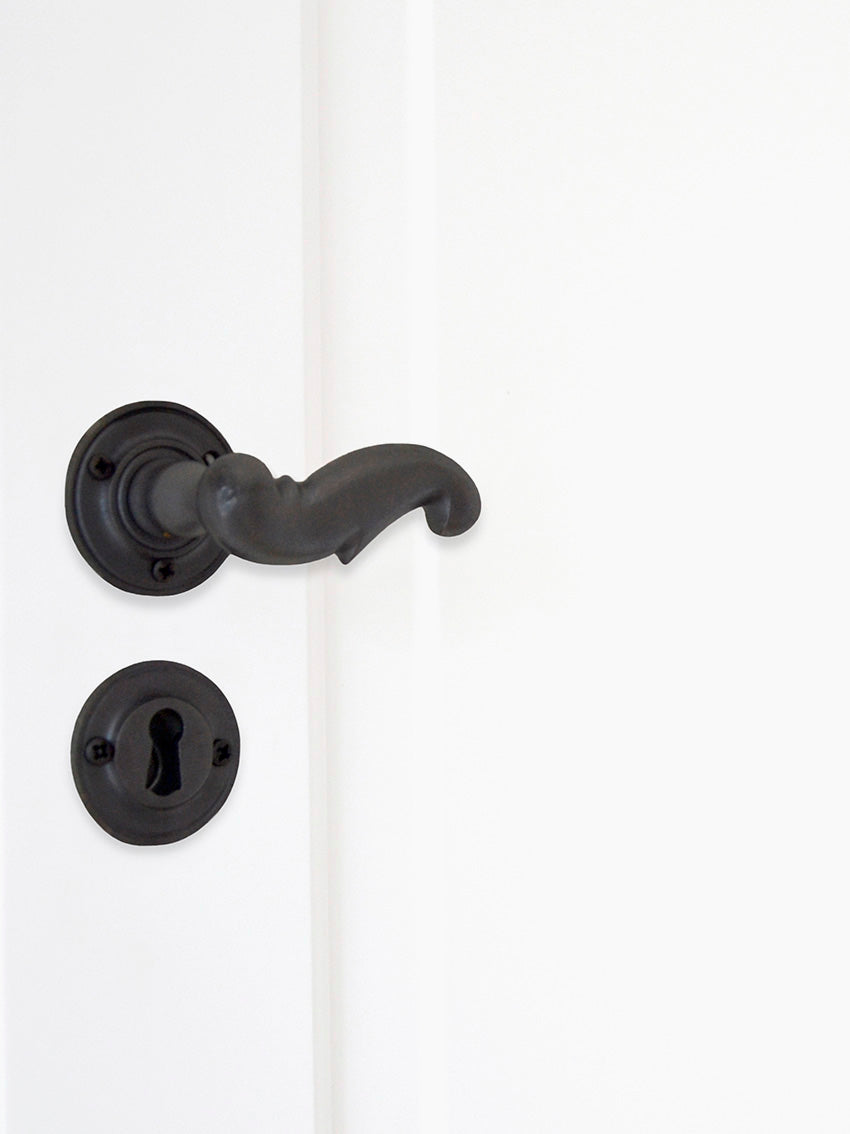 Hellerup door handle