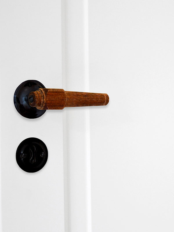 Swan mill door handle in mahogany with smooth rosettes and key plates