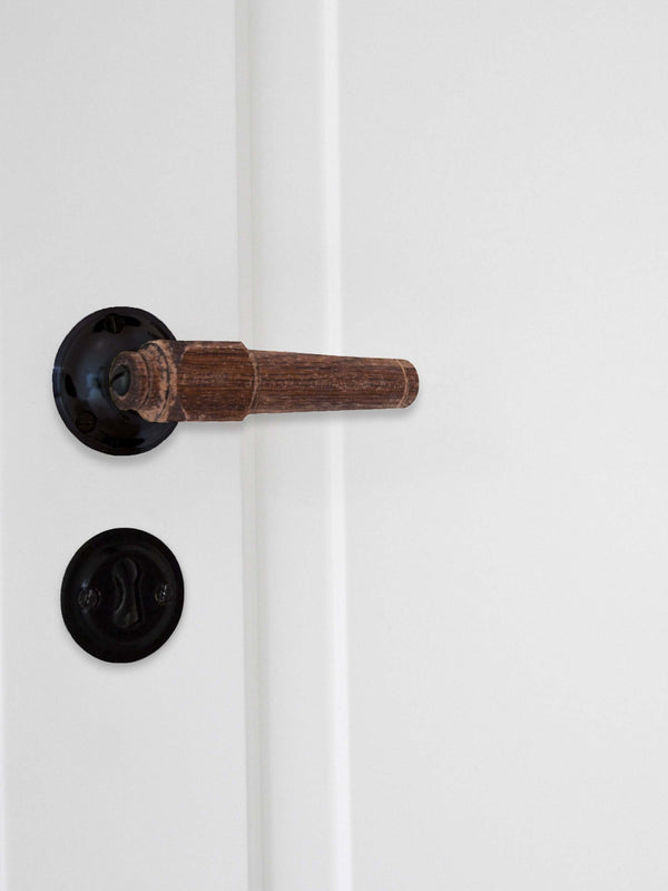 Swan mill door handle in smoked oak with smooth rosettes and key plates